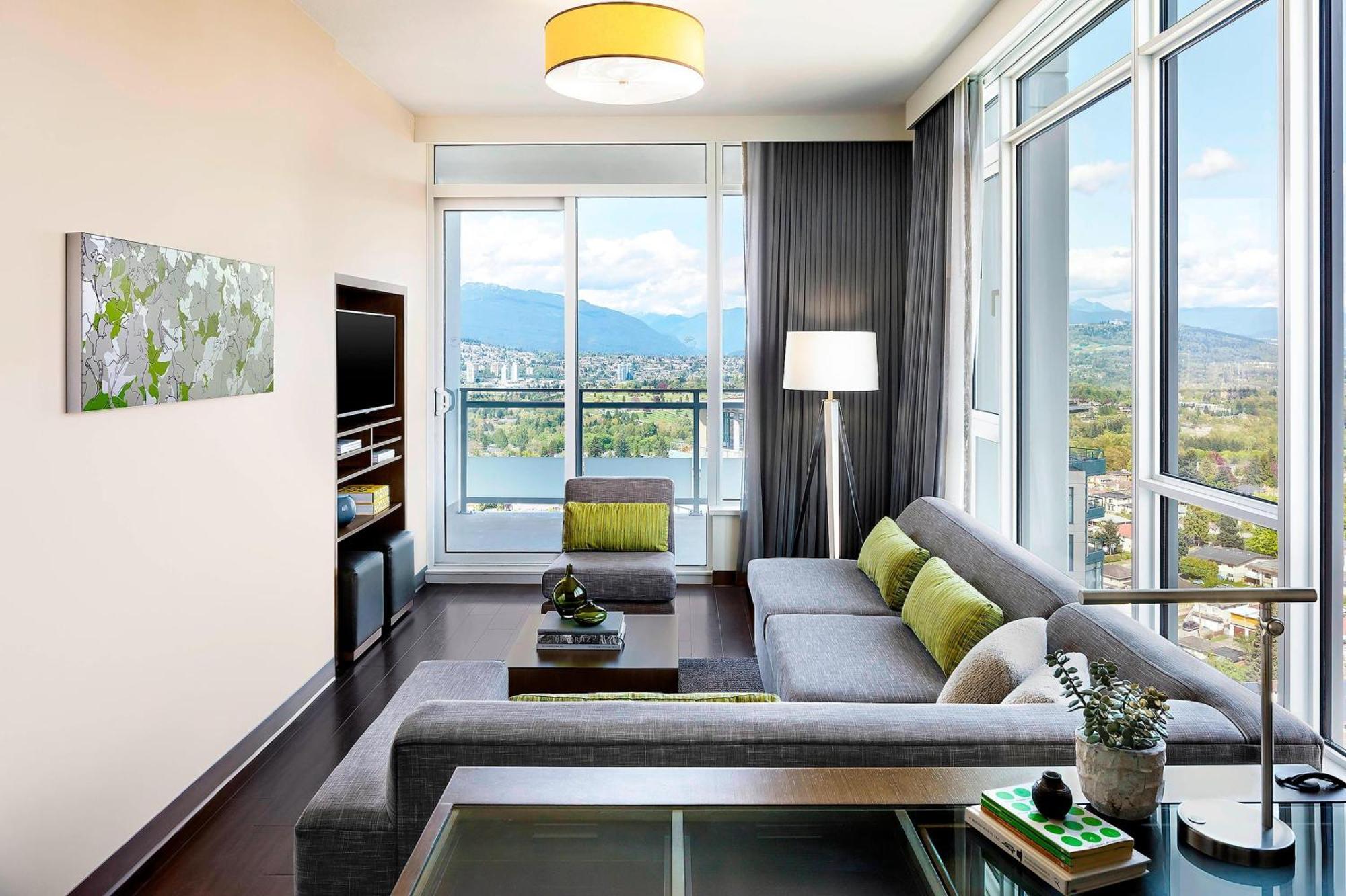 Element Vancouver Metrotown 4*