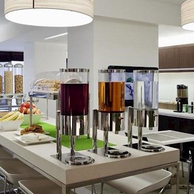 Hotel Element Vancouver Metrotown 4*