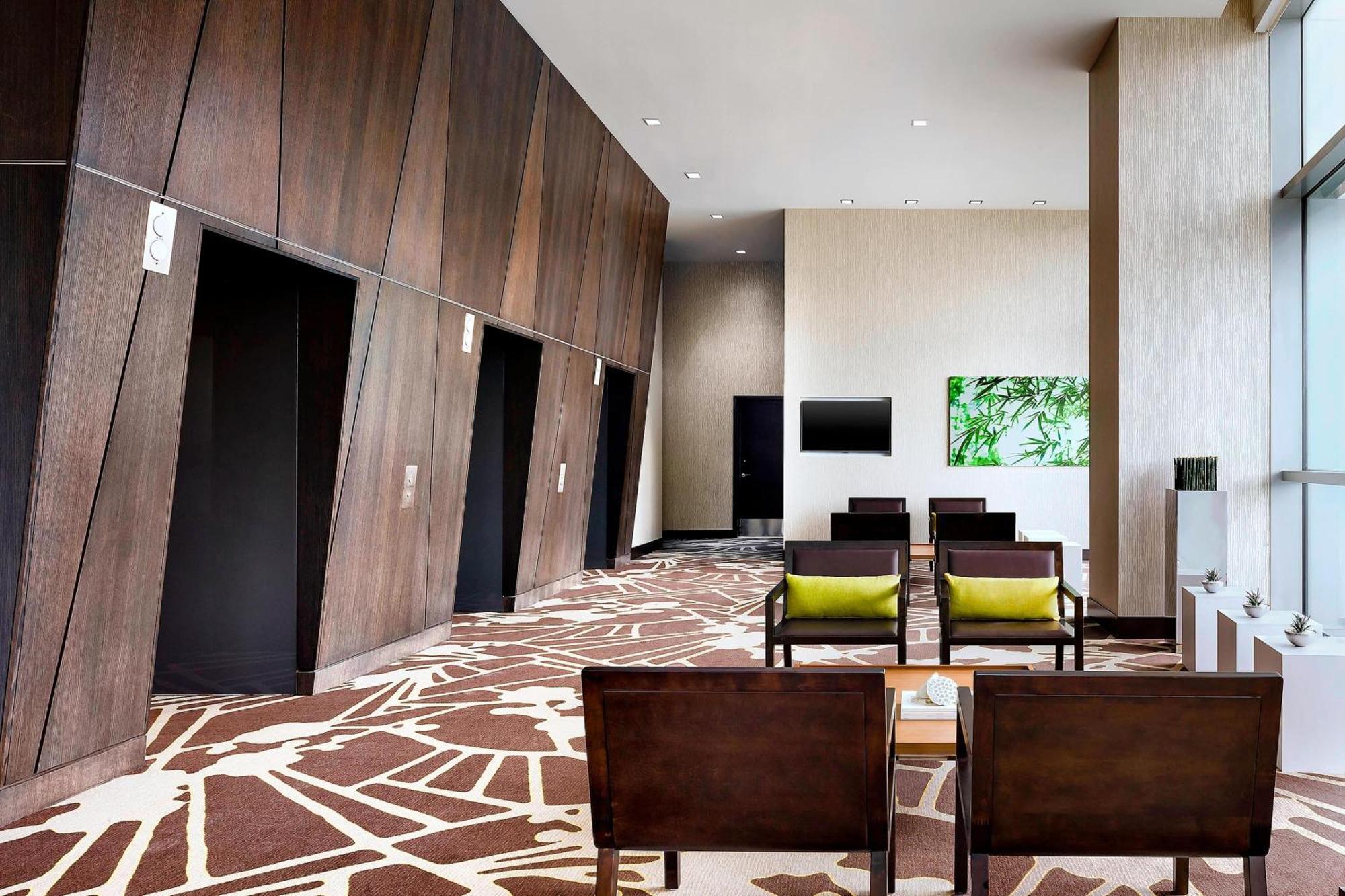 Element Vancouver Metrotown Hotel 4*