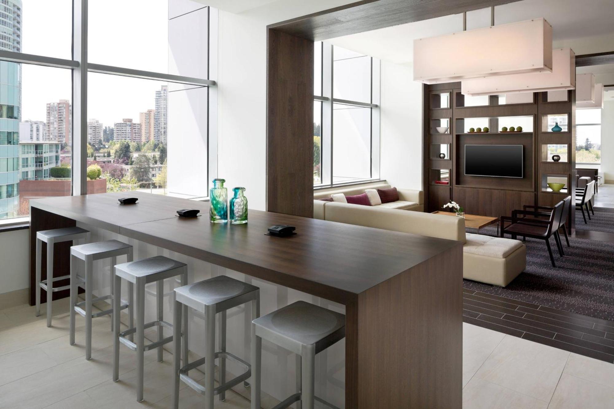 Hotel Element Vancouver Metrotown 4*