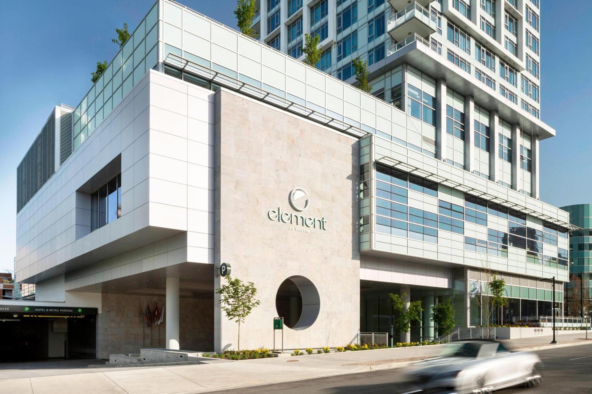 Element Vancouver Metrotown 4*