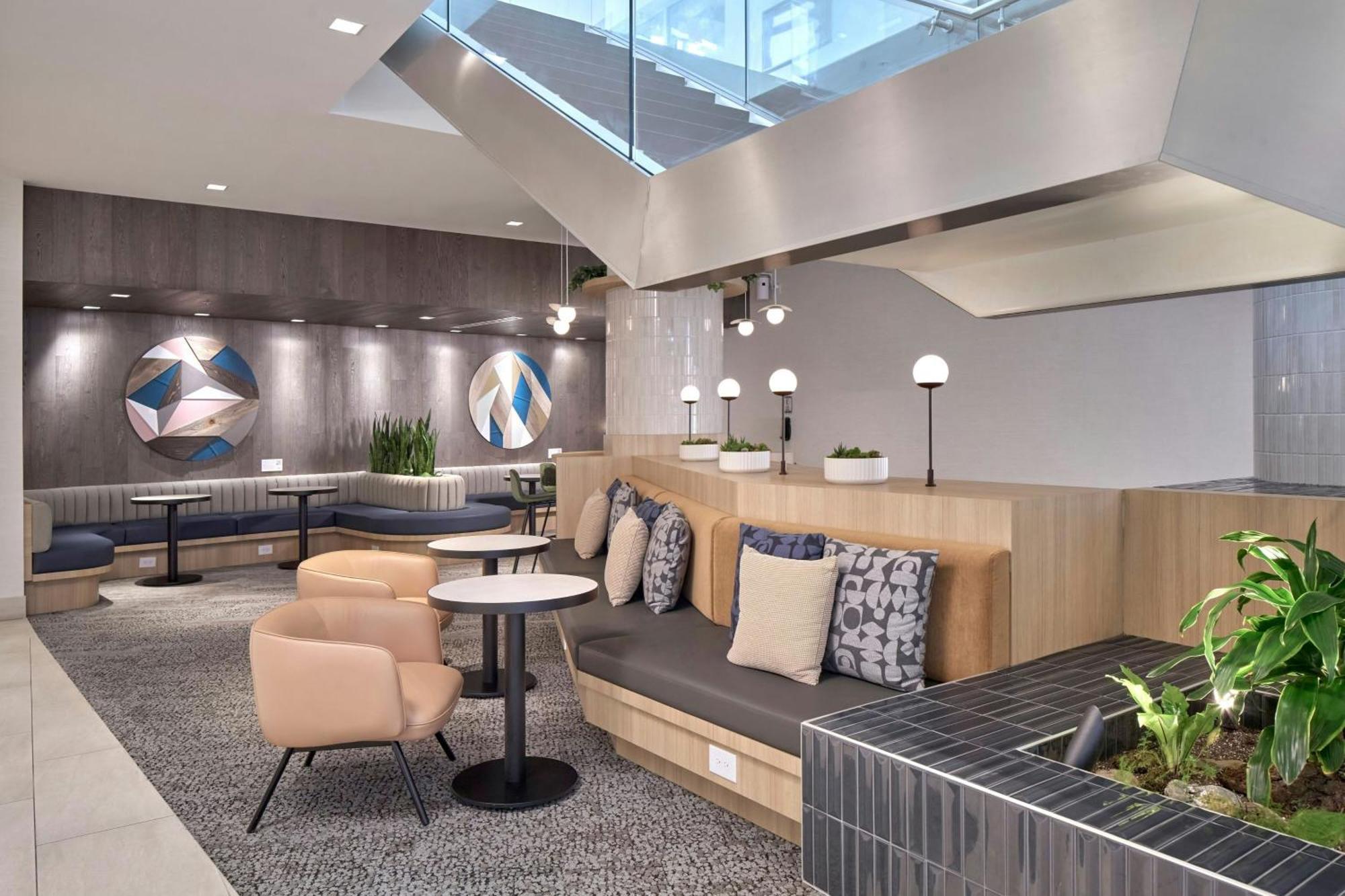 Hotel Element Vancouver Metrotown