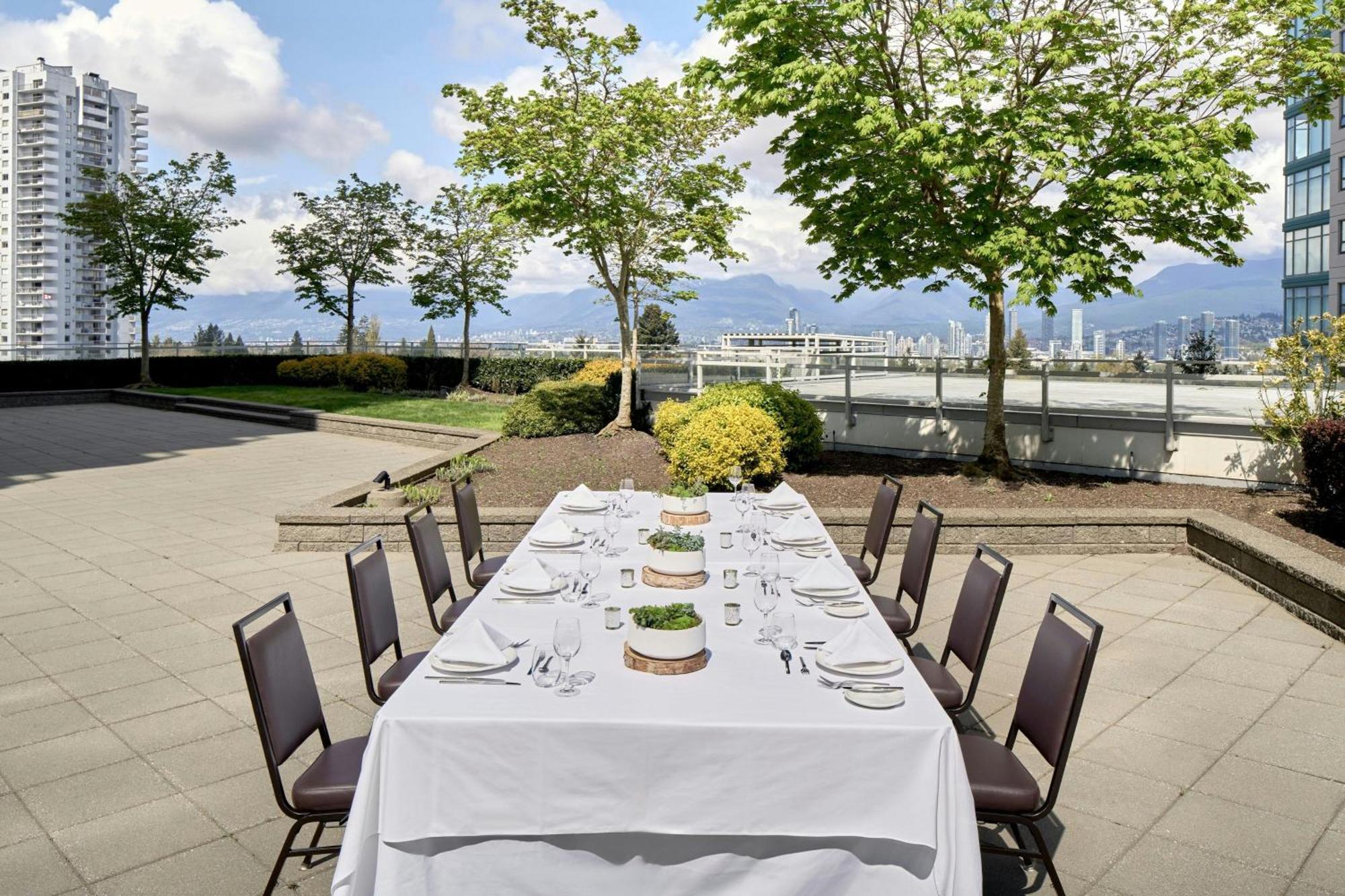 Hotel Element Vancouver Metrotown 4*