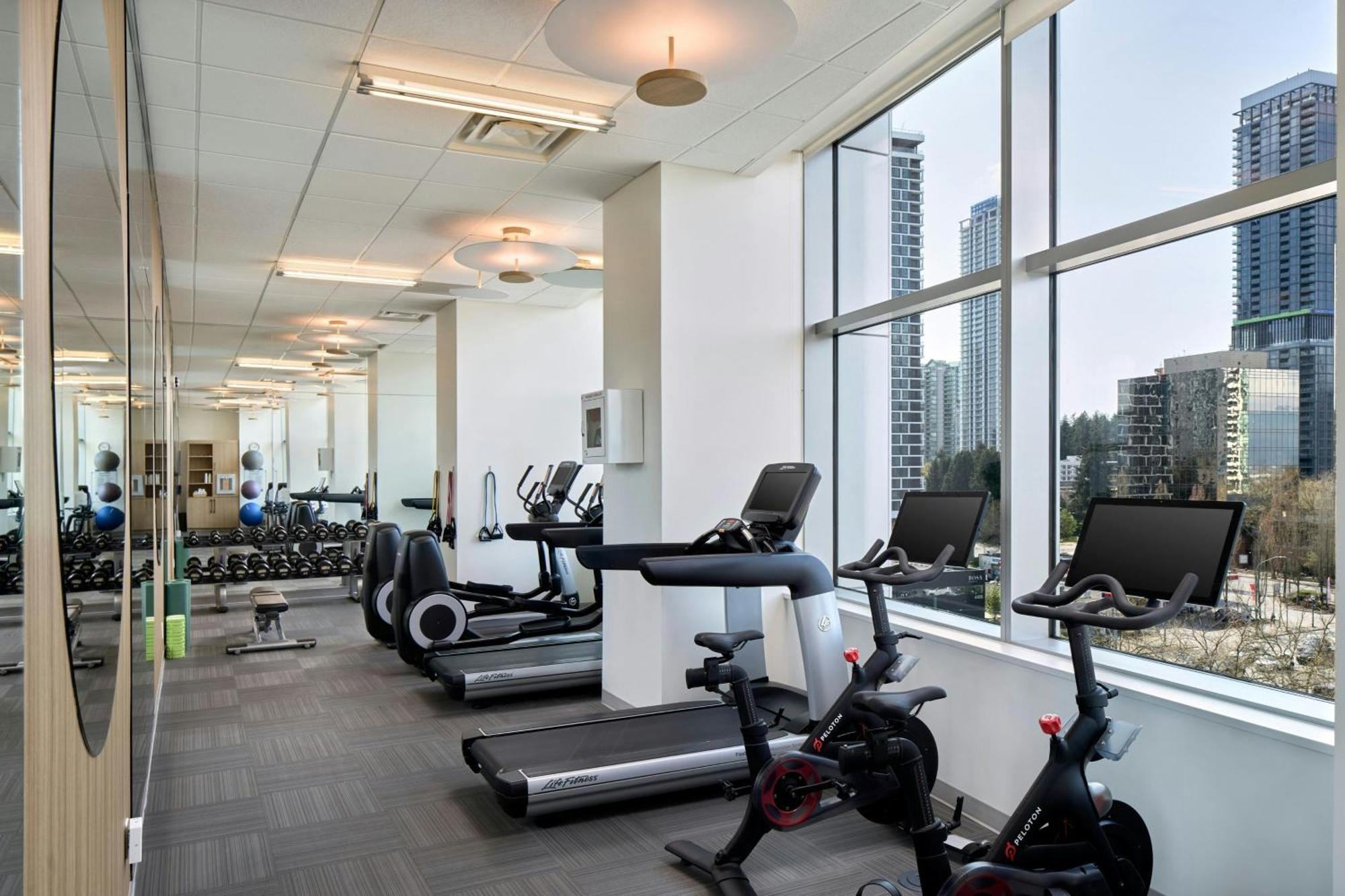 Element Vancouver Metrotown 4*