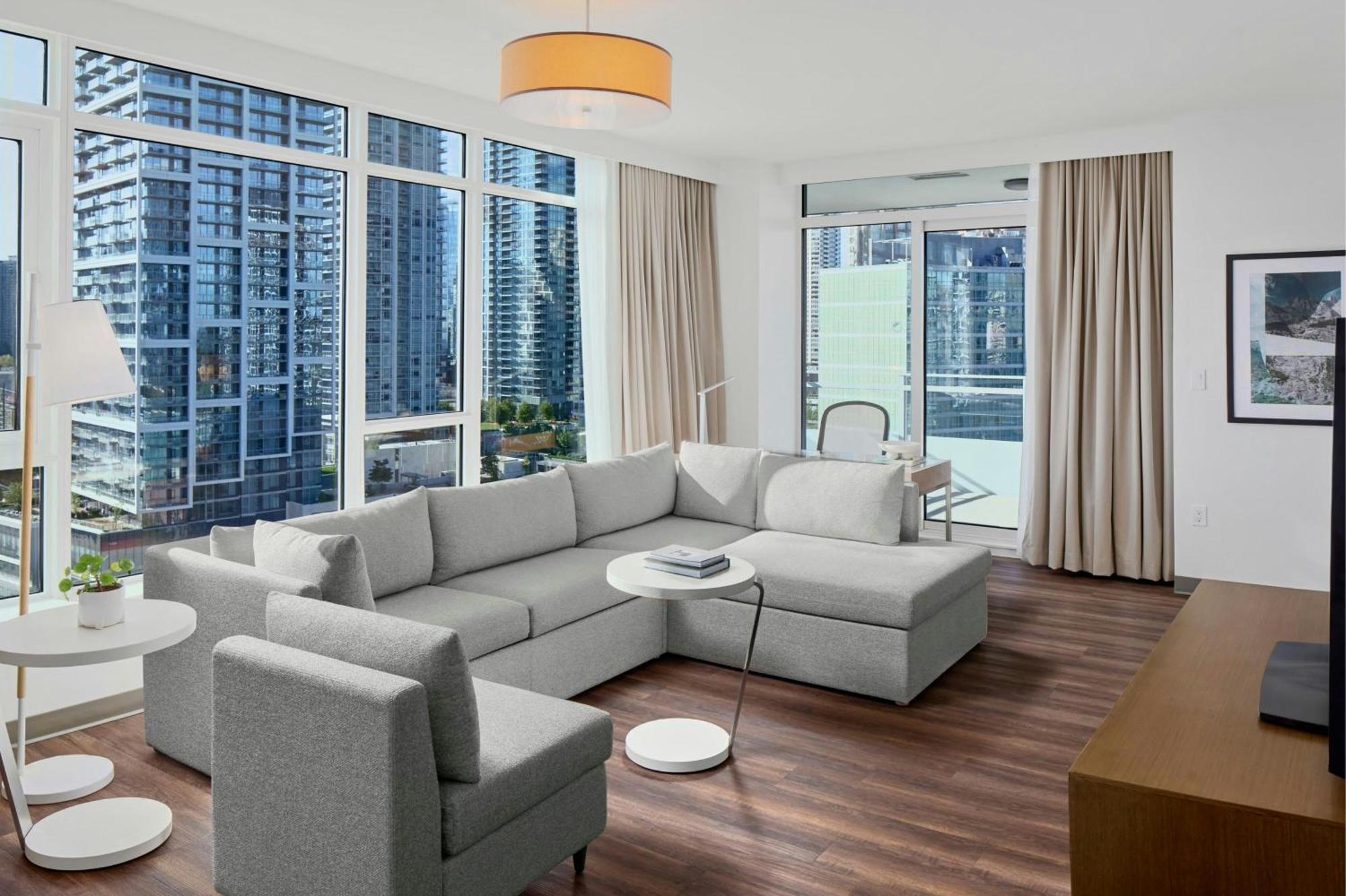 Hotel Element Vancouver Metrotown 4*